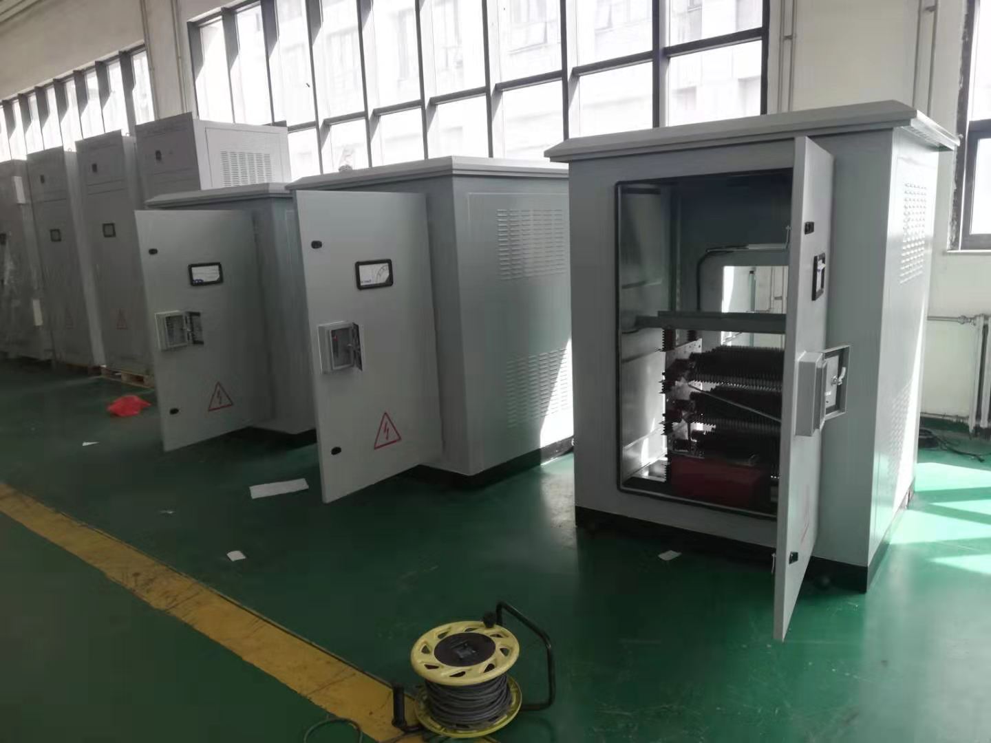 安哥拉羅安達(dá)市一號(hào)供水系統(tǒng)輸變電項(xiàng)目電阻柜出廠(chǎng)